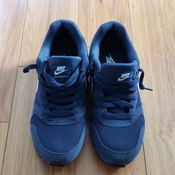 nike md runner 2 trainers